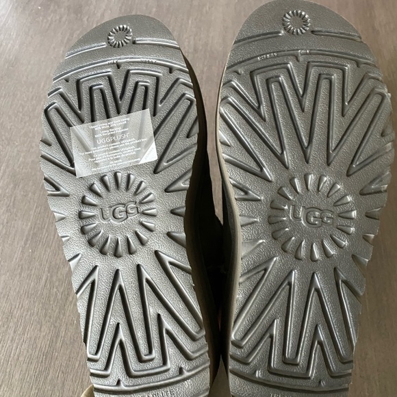 UGG Ultra Mini Platform in Forest Night - Picture 2 of 3